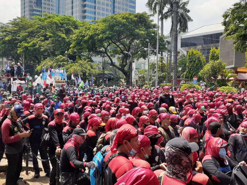 Polisi Sebut Hari Ini 6.000 Buruh Demo Depan DPR RI