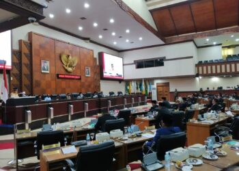 Pon Yaya Pimpin Rapat Paripurna Perdana dengan Agenda Penyampaian Pengumuman Usulan Pemberhentian Gubernur Aceh