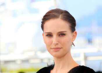 Sebagai Mighty Thor di Thor: Love and Thunder, Natalie Portman Banyak Dibantu Chris Hemsworth