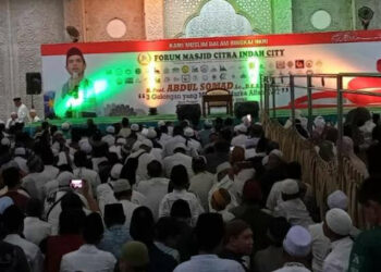 Sempat Ditolak, Warga Jonggol Sambut Meriah Kedatangan UAS