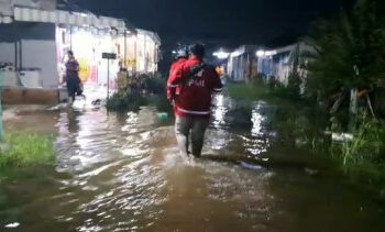 Terjadi Lagi! Banjir Rob Melanda Pesisir Kota Tegal, Warga di Kramat Mengungsi