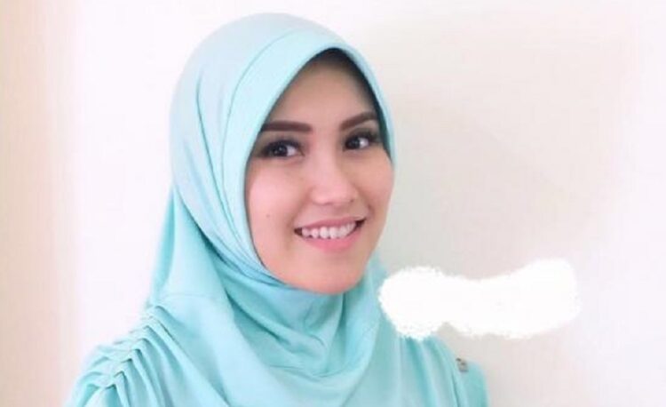 Umroh, Ayu Ting Ting Berdoa Minta Dipertemukan dengan Jodohnya 