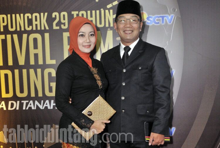 Tangis Istri Ridwan Kamil Pecah Mendapati Nama Eril Sudah Dihapus dari Kartu Keluarga