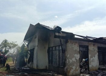 Satu unit rumah ludes terbakar di Jalan Listrik Lorong Tamiang Dusun Mesjid Desa Hagu Teungoh Kecamatan Banda Sakti, Kota Lhokseumawe, Sabtu (9/7). FOTO/Dok. Istimewa