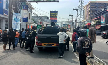 BREAKING NEWS: Buntut Keributan di Babarsari, Sejumlah Kendaraan Dibakar