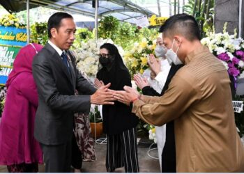 Datang ke Rumah Duka, Jokowi Kenang Menteri Tjahjo Kumolo Sebagai Pribadi Sederhana