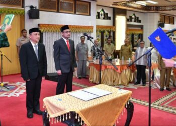 Di Akhir Masa Jabatan, Gubernur Nova Lantik Direktur PT PEMA dan Kepala BPKS yang Baru