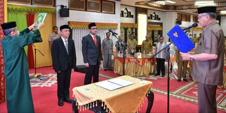 Di Akhir Masa Jabatan, Gubernur Nova Lantik Direktur PT PEMA dan Kepala BPKS yang Baru