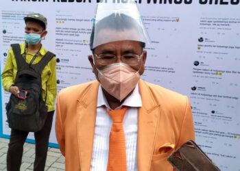 Hotman Paris Hutapea akan mensomasi Richard Lee karena mencatut namanya untuk ajang promosi tanpa izin. (Seno/tabloidbintang.com)