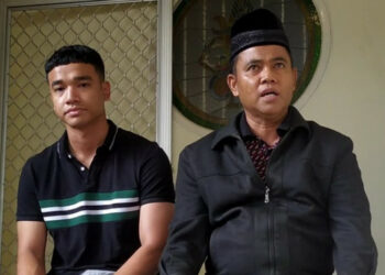 Haji Faisal akhirnya mengembalikan uang 2 juta rupiah yang sebelumnya diberikan oleh Tiara Marleen. (Ari/tabloidbintang.com)