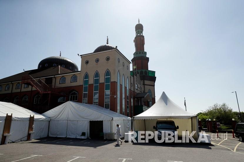 Masjid Birmingham Distribusikan Ratusan Paket Sembako untuk Keluarga Miskin