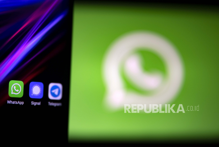 Sebuah ilustrasi foto menunjukkan logo aplikasi pesan media sosial Whatsapp. WhatsApp menguji coba penghapus pesan menjadi 2 hari dan 12 jam.