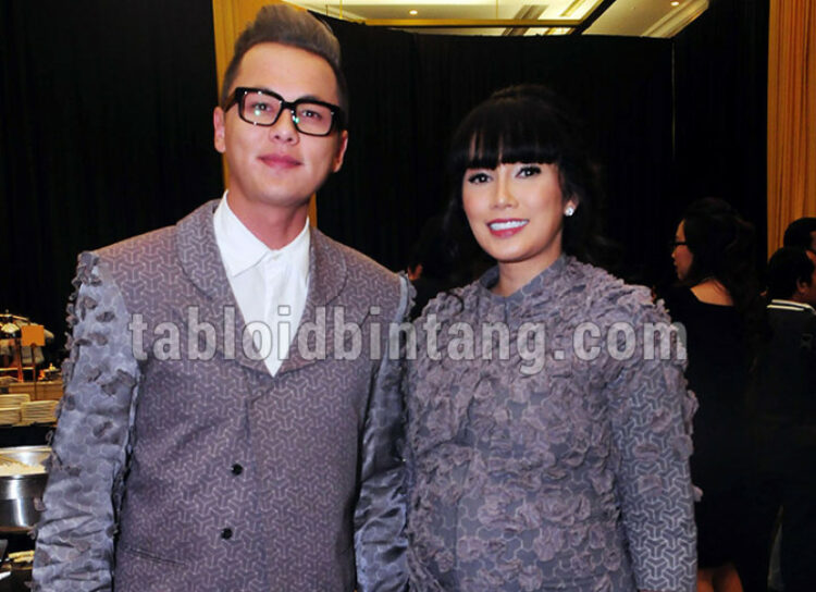 Andhika Pratama dan Ussy Sulistiawaty. (Seno/tabloidbintang.com)