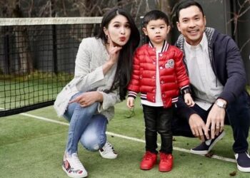 Realita Foto Keluarga Ala Sandra Dewi saat Liburan ke Melbourne, Rusuh Tapi Bikin Kagum