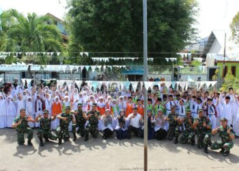 Sambangi MIN 27 Aceh Besar, Cabareg Rindam IM Kenalkan Komsos Kepada , Siswa