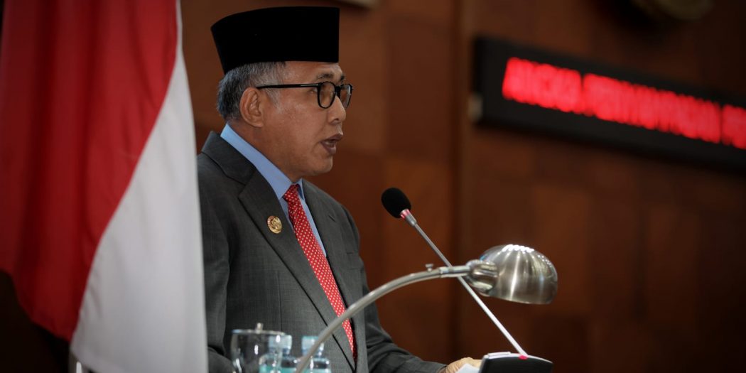 Gubernur Aceh, Nova Iriansyah Saat Membacakan Lkp Apba 2021 Di Gedung Paripurna Dpr Aceh. Foto/Dok. Dpr Aceh