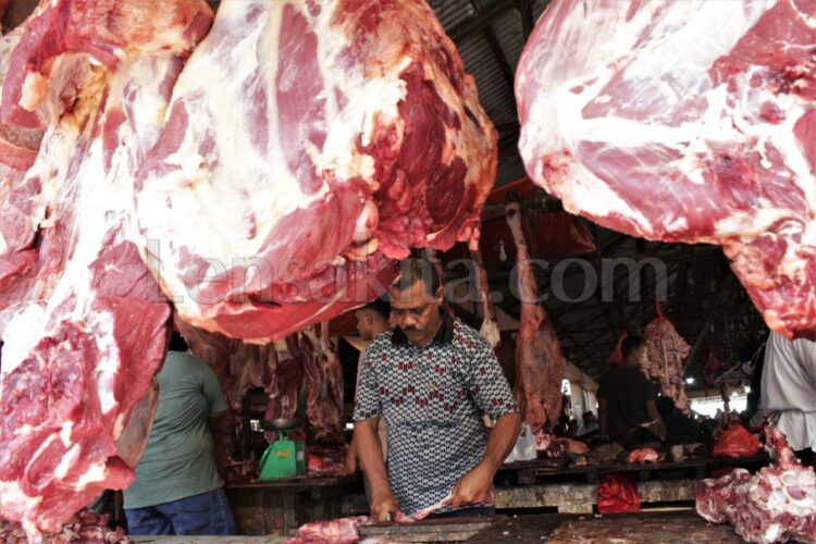 Wabah PMK Sebabkan Penjualan Daging di Lambaro Menurun