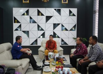 Ketua Dewan Perwakilan Rakyat Kota (DPRK) Banda Aceh, Farid Nyak Umar, menerima kunjungan kerja Kepala Badan Narkotika Nasional Kota (BNNK) Banda Aceh, Masduki. FOTO/Dok. Istimewa