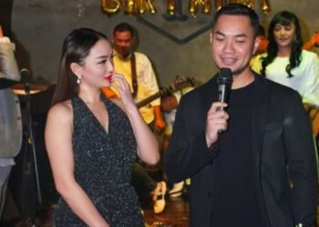Zaskia Gotik memperlihatkan kemesraannya dengan sang suami. (Istimewa)