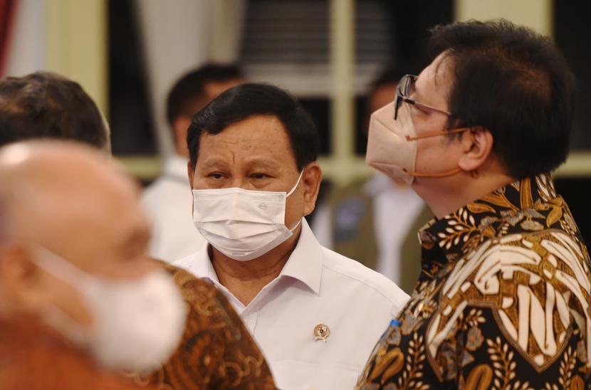 Ketua Umum Partai Gerindra Prabowo Subianto Terlihat Sedang Berbincang Dengan Ketua Umum Partai Golkar, Airlangga Hartarto. Foto/Net