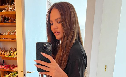 2 Tahun Setelah Keguguran, Istri John Legend Umumkan Kabar Bahagia