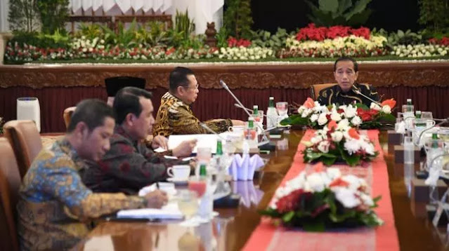 Di Depan Pimpinan Lembaga Negara, Jokowi: Kalau APBN Sudah Tak Kuat Bantu Subsidi BBM, Gimana?