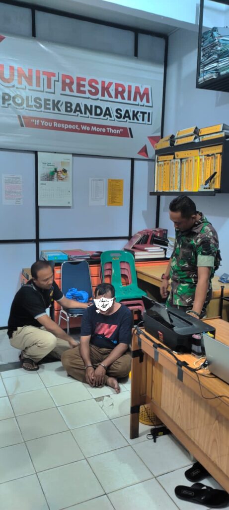 Perampokan toko agen bank di Jalan Merdeka, Desa Simpang Empat, Kecamatan Banda Sakti, Kota Lhokseumawe berhasil digagalkan warga setempat, Ahad (14/8/2022). FOTO/HAI/Azhari