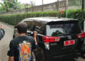 Mobil Menggunakan Plat Nomor Polisi Warna Merah Dengan Huruf Depan Adalah G Memasuki Halaman Gedung Kpk. Foto/Net