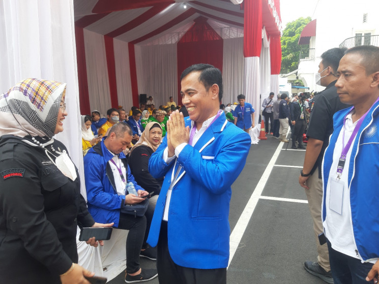 Mantap Terjun ke Politik, Haji Faisal Datangi Gedung KPU