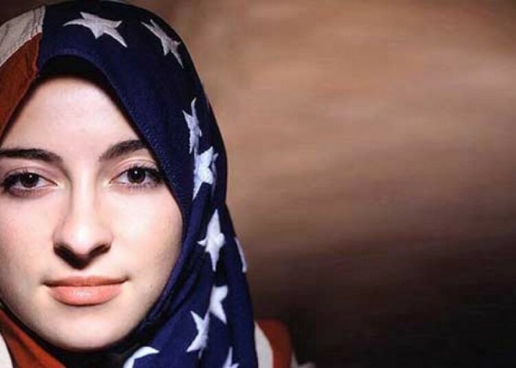 Muslimah Amerika Bangga Berjilbab