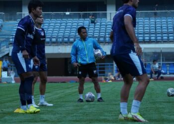 Persib Bandung Latihan Perdana Tanpa Pelatih Kepala