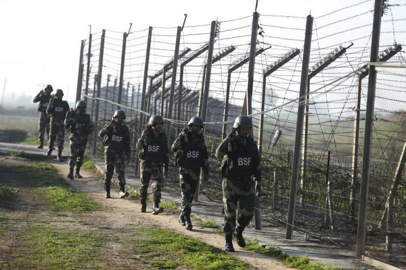 Tiga Orang Tentara India Dalam Serangan Milisi di Kashmir