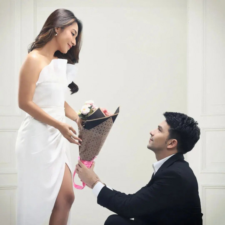  Alisia Rininta dan Jonathan Frizzy
