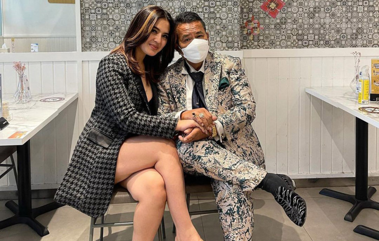 Iqlima Kim bersama Hotman Paris Hutapea