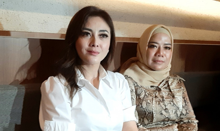 Dhena Devanka dan Adenova. (Ari/tabloidbintang.com)