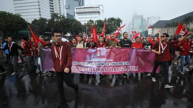 Demo Tolak Kenaikan BBM Pecah, Massa GMNI Teriak Revolusi