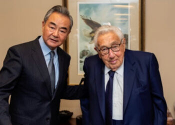 Pertemuan Antara Mantan Menteri Luar Negeri As Henry Kissinger Di New York Dengan Menteri Luar Negeri China Wang Yi. Foto/Net