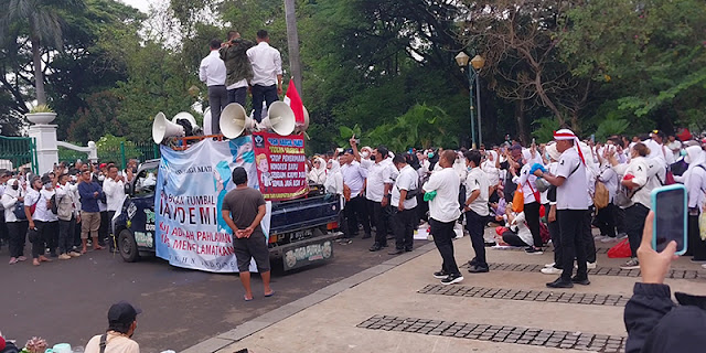 Ⓒ Hak cipta foto di atas dikembalikan sesungguhnya kepada pemilik foto Ⓒ Hak cipta foto di atas dikembalikan sesungguhnya kepada pemilik foto