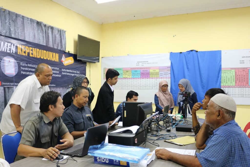 Disdukcapil Banda Aceh Jemput Bola Pelayanan Administrasi Kependudukan di Gampong Tibang