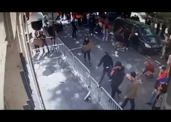 Kelompok radikal Armenia menyerang gedung Kedutaan Besar Azerbaijan di Prancis
