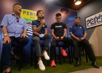 Luis Milla Perdana Pimpin Latihan Persib Bandung