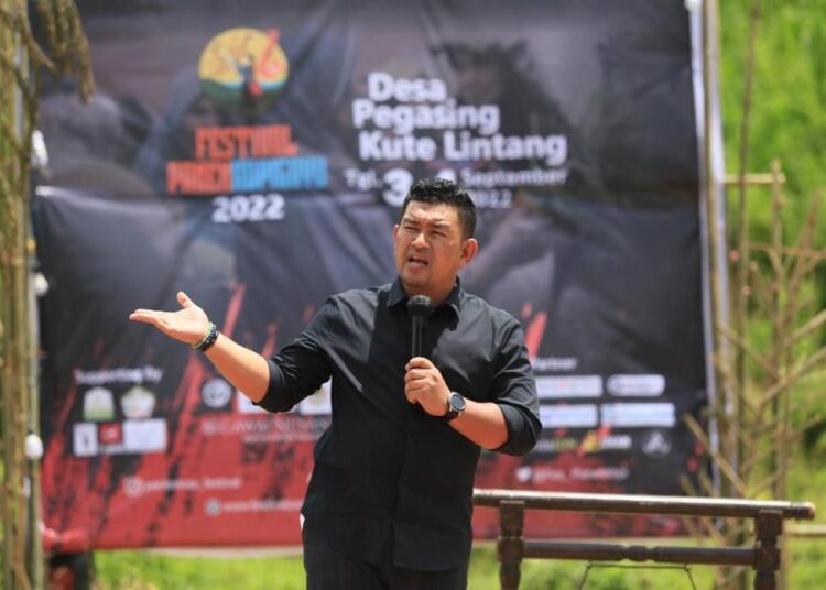 Festival Saman 2022 yang dilaksanakan pada tanggal 27-28 September 2022 di Taman Seni dan Budaya Banda Aceh berakhir malam ini. Event dengan tema Sinergi Lintas Generasi dalam Merawat Tradisi ini akan ditutup secara resmi oleh Kadisbudpar Aceh, Almuniza Kamal. FOTO/Net