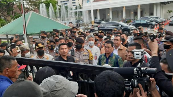 Temui Pendemo di Balai Kota, Wagub DKI Diteriaki "Bohong" Saat Sebut Tak Ada Penggusuran di Zaman Anies