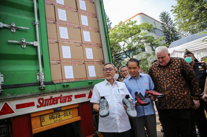 Zulhas Minta Nike Bangun Pabrik Sepatu di Lampung