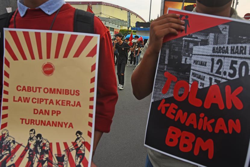 Kepuasan Terhadap Pemerintahan Jokowi Turun, Inflasi dan Angka Kemiskinan Menanjak Naik