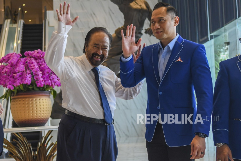 Ketua Umum Partai NasDem Surya Paloh (kiri) dan Ketua Umum Partai Demokrat Agus Harimurti Yudhoyono (kanan)