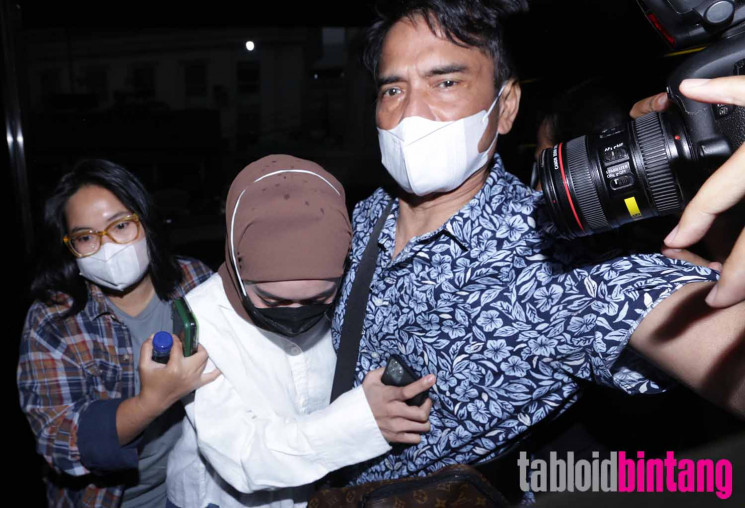 Lesti Kejora mencabut laporannya di Polres Metro Jakarta Selatan. (Seno/tabloidbintang.com)