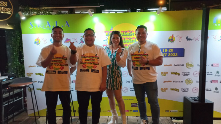 Fitri Carlina saat jumpa pers Tak Kenal Maka Tak goyang