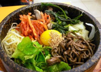 Makanan Korea Bibimbap. Kehadiran Katering Prasmanan Korea Halal Pertama Di Singapura Disambut Baik Oleh Beragam Kalangan.