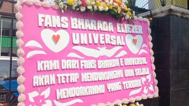 Kirim Karangan Bunga ke Pengadilan Jelang Sidang Kasus Brigadir J, Fans Bharada E: Kami Mendukungmu